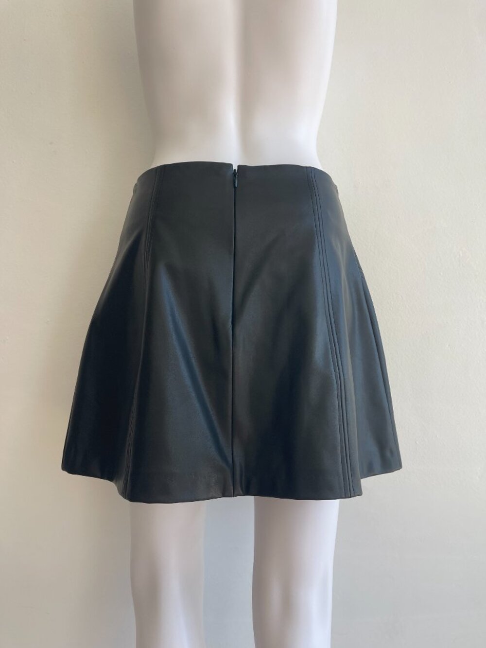 Maeve Hourglass Button-Front Skort Pleather - Picture 4 of 4